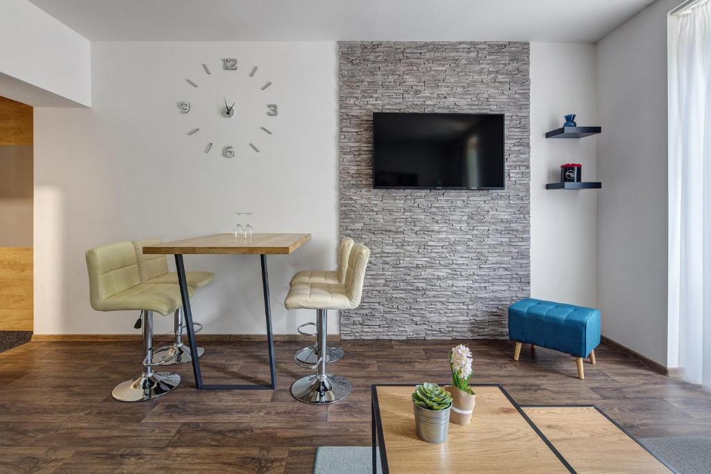 TV a/nebo společenská místnost v ubytování Apartmány Anička