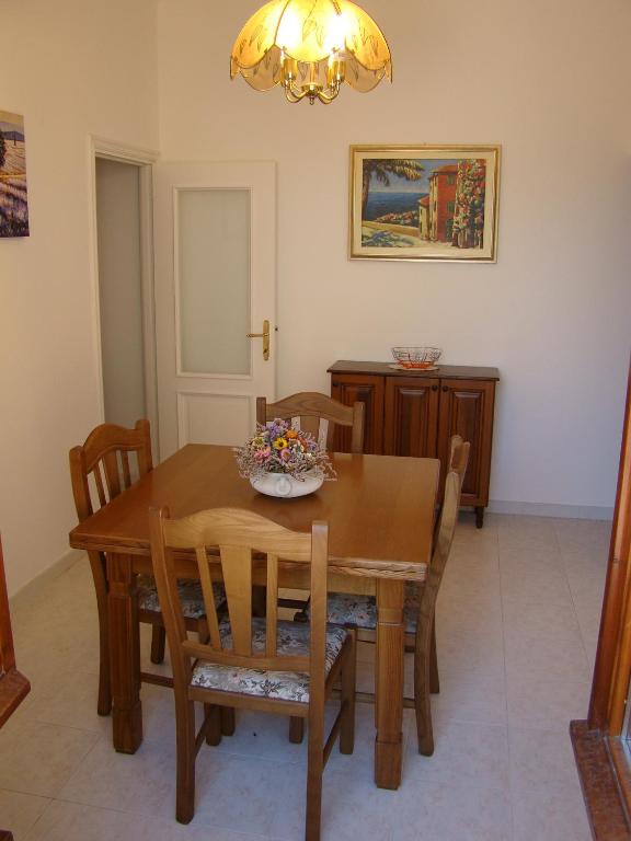 Posedenie v ubytovaní Appartamenti Villa Chiara