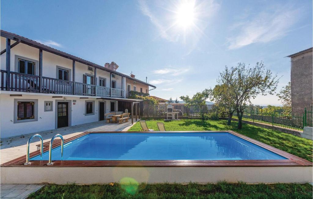 Lovely Home In Sela Na Krasu With Sauna - Casa De Vacaciones De Cuatro Dormitorios