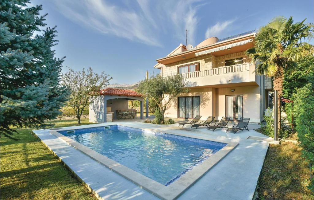 Piscina a Nice Home In Srinjine With Private Swimming Pool, Can Be Inside Or Outside o a prop
