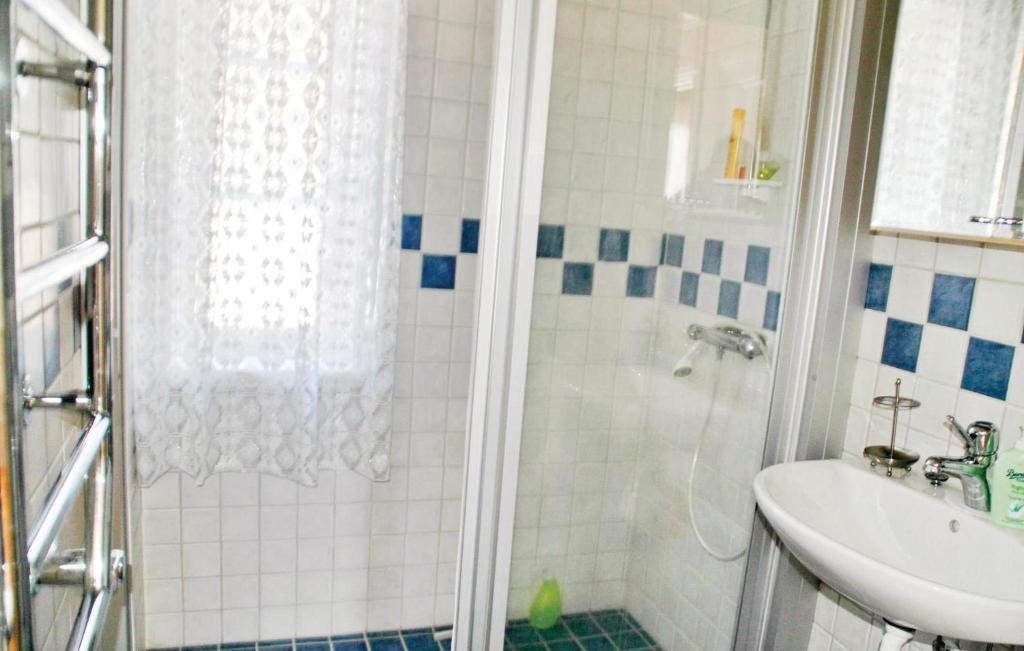 Koupelna v ubytování 2 Bedroom Lovely Home In Dals Rostock