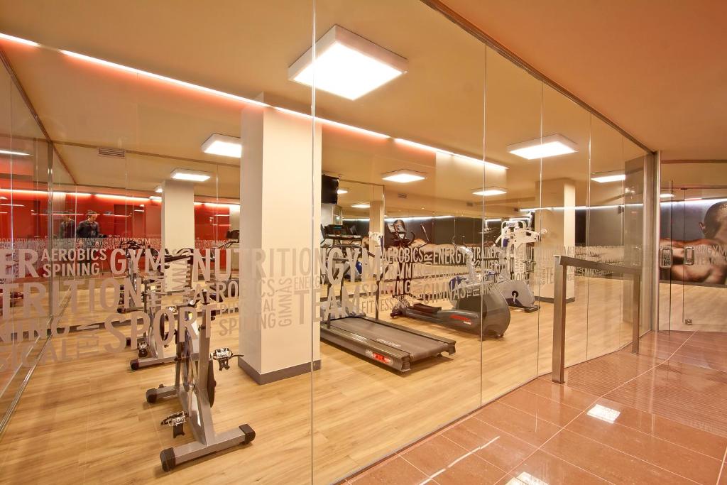 Fitness centrum a/nebo fitness zařízení v ubytování AQUA Hotel Promenade & Spa 4Sup