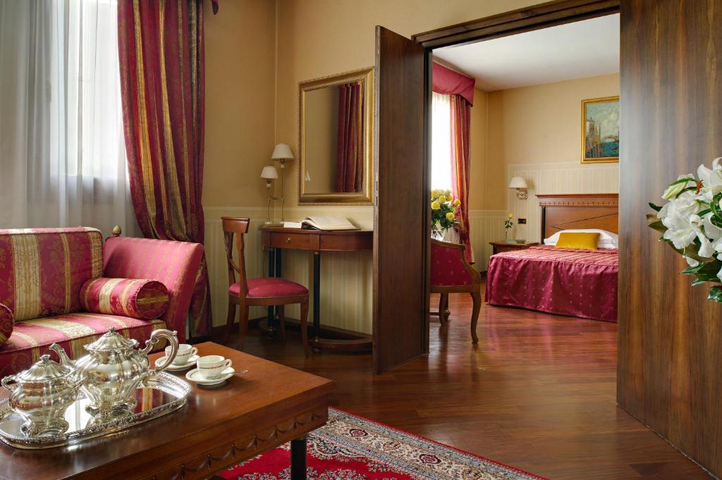 Postel nebo postele na pokoji v ubytování Villa Pace Park Hotel Bolognese