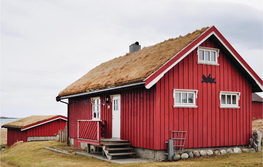 a red barn with a grass roof at 3 Bedroom Lovely Home In Bstad in Unnstad