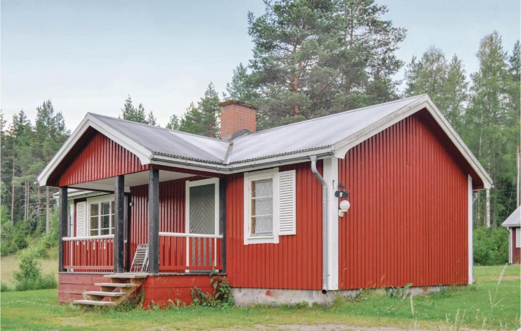 a red house with a metal roof at Amazing Home In Sysslebck With Kitchen in Sysslebäck