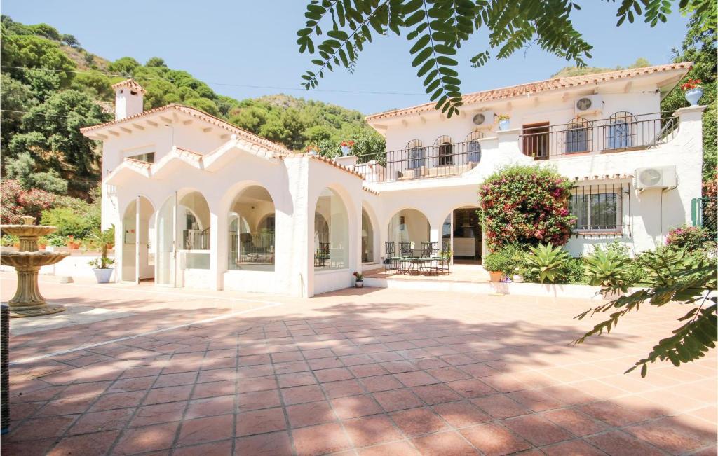 Seven-Bedroom Holiday Home in Ojen, Marbella, Ojén ...