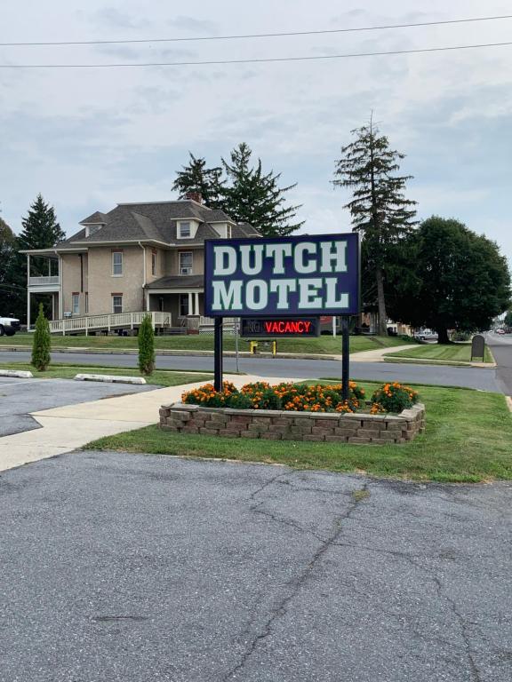 a duritz motel sign in front of a house at Dutch Motel Palmyra in Palmyra
