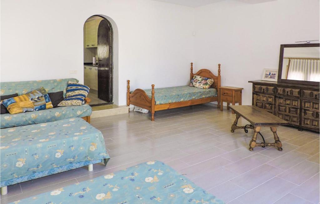 A bed or beds in a room at Stunning Home In Miami-Platja With Wifi