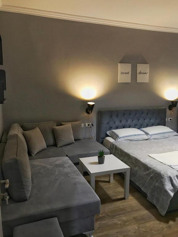 Postel nebo postele na pokoji v ubytování Elite Apartments Korçë