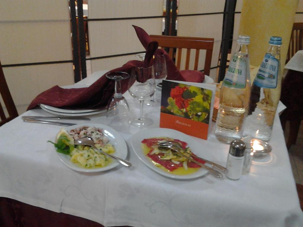 Jídlo v hotelu nebo okolí