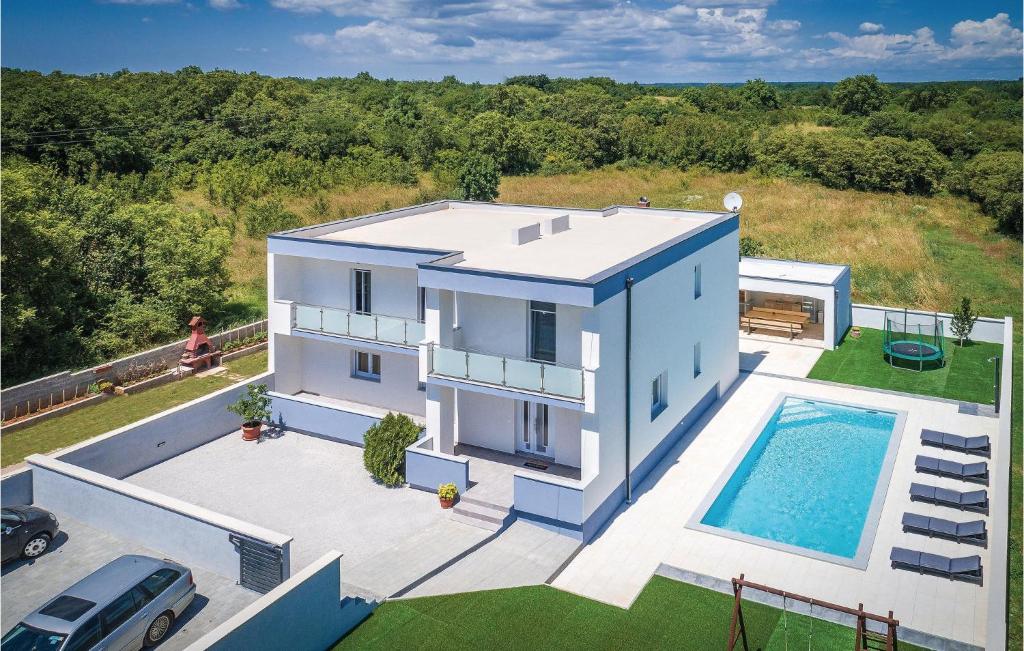 Lovely Home In Loborika With Wifi