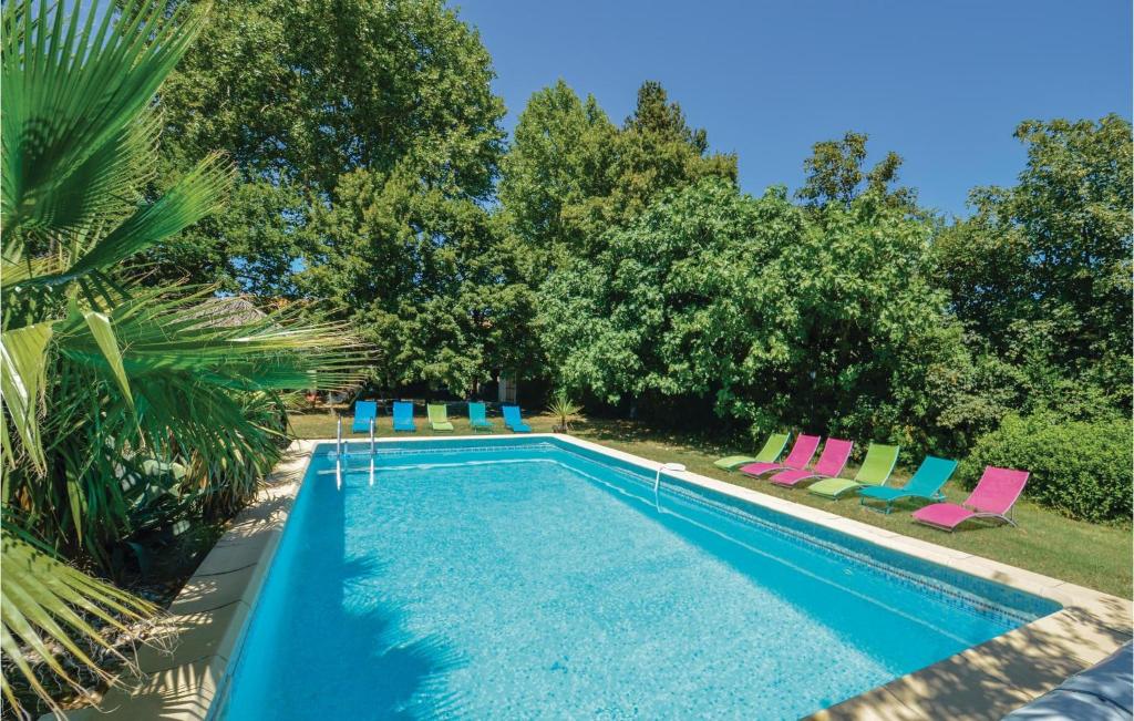 Πισίνα στο ή κοντά στο Awesome Home In Jonquières