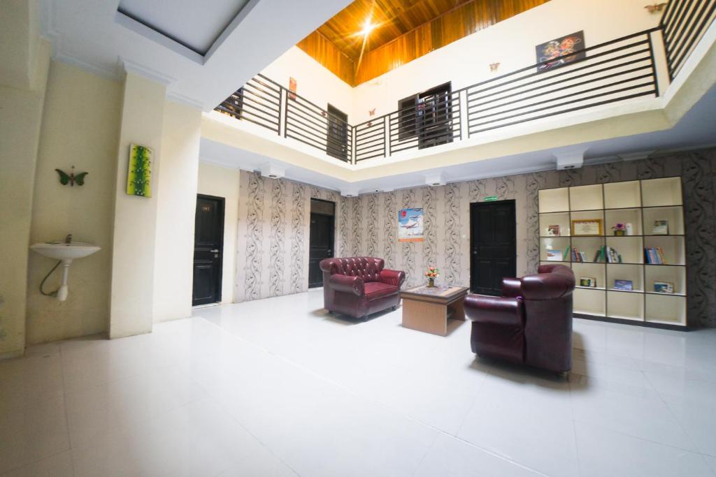 Χώρος καθιστικού στο RedDoorz Syariah near RSUD Ainun Habibie Gorontalo