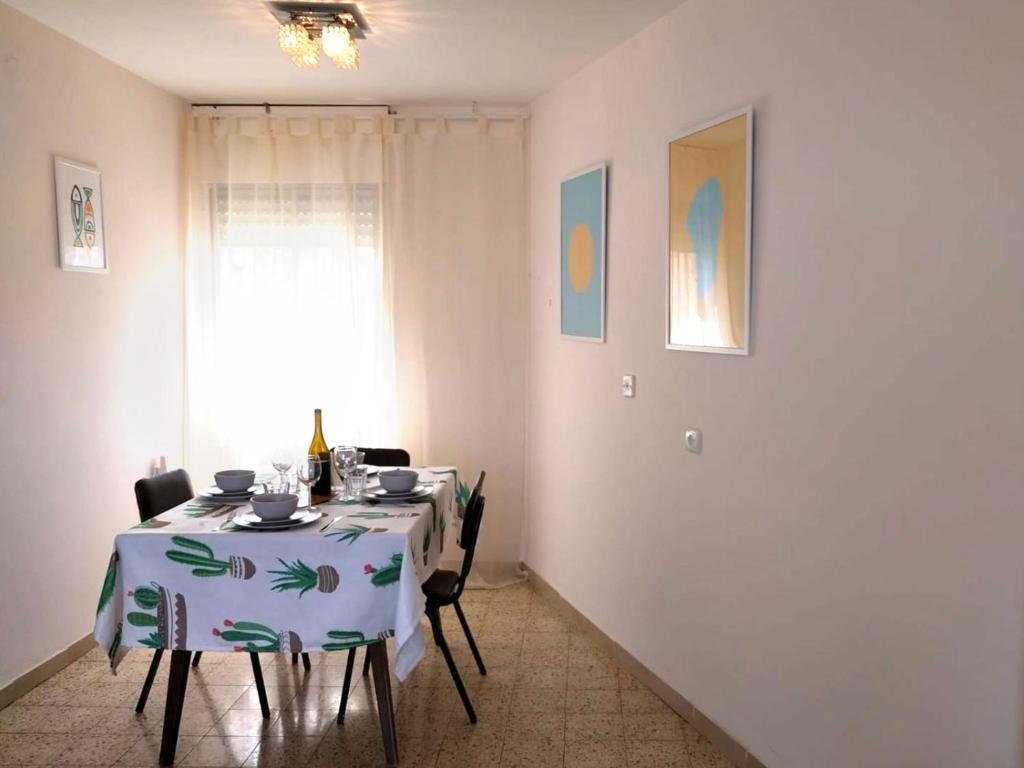 Fotografie z fotogalerie ubytování 1Bdrm APT With Panoramic View of Sea and Mountains v destinaci Tiberias