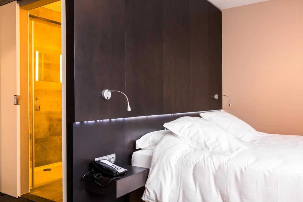 Postel nebo postele na pokoji v ubytování Tower Hotel Aalst