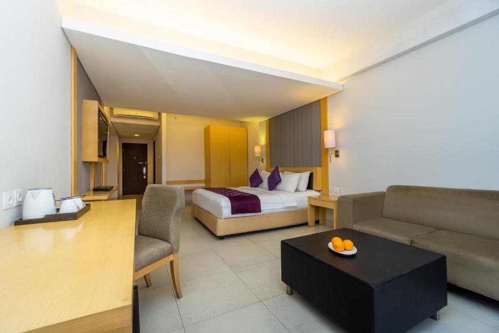 Posezení v ubytování Quest Hotel Kuta by ASTON