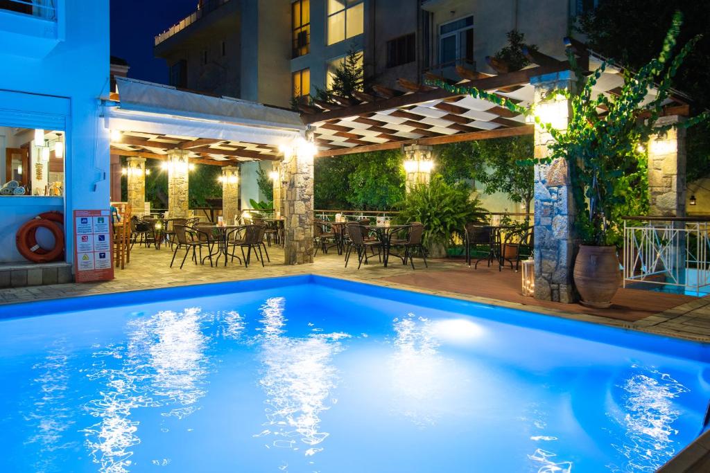 Bazén v ubytování Neda Hotel nebo v jeho okolí