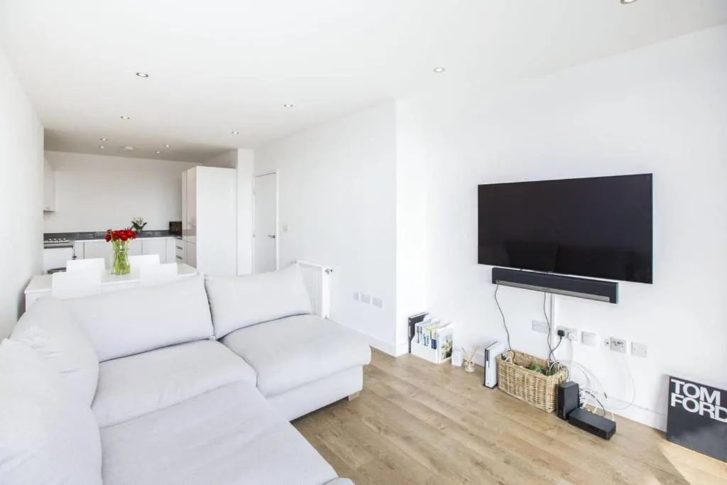 Bright 1 Bedroom East London Apartment with Balcony, Londra, Marea Britanie