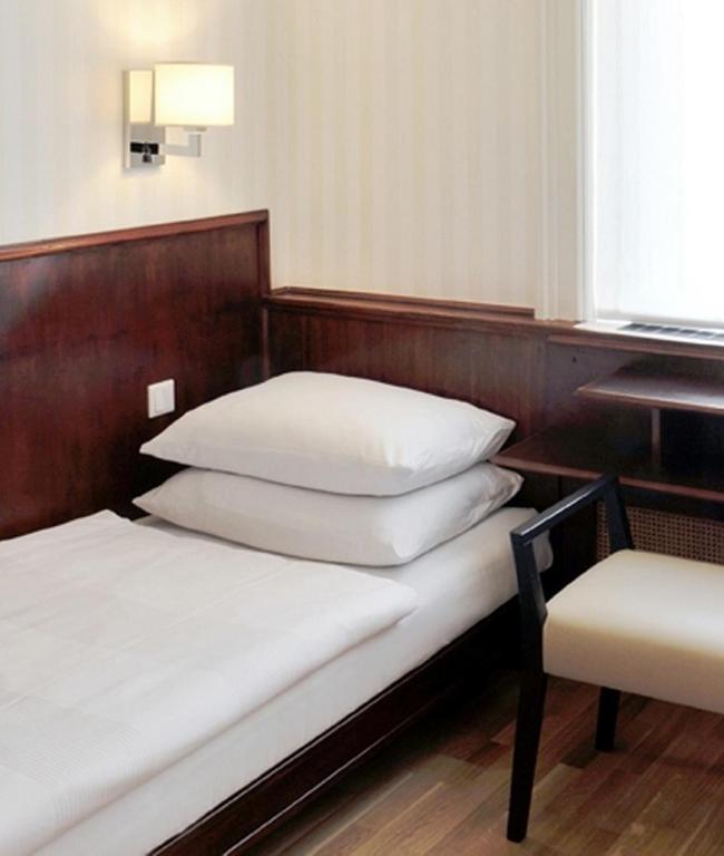 Postel nebo postele na pokoji v ubytování Hotel Kärntnerhof