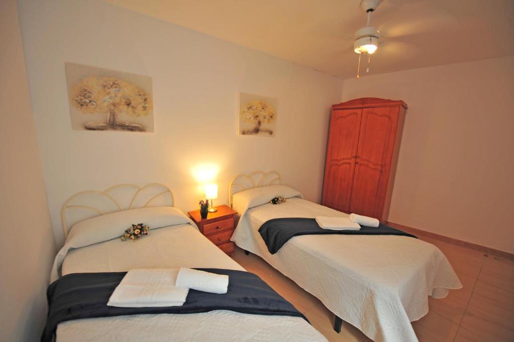 Łóżko lub łóżka w pokoju w obiekcie Apto Terrazas 3 Rooms 2 baños Cabildo Playa Parking