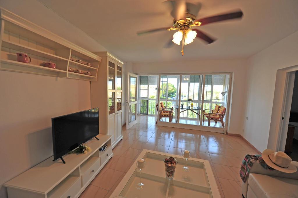 Telewizja i/lub zestaw kina domowego w obiekcie Apto Terrazas 3 Rooms 2 baños Cabildo Playa Parking