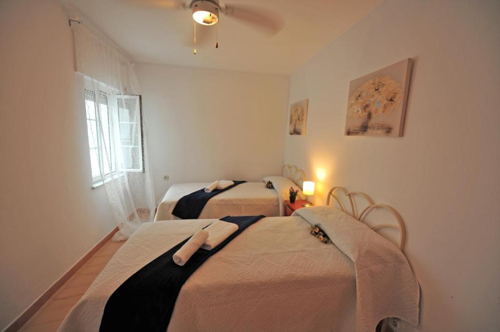 Łóżko lub łóżka w pokoju w obiekcie Apto Terrazas 3 Rooms 2 baños Cabildo Playa Parking
