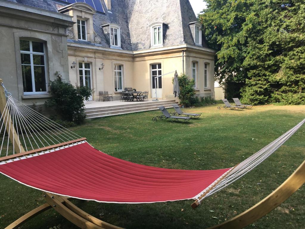 Taman di luar Le Château d'Hermonville B&B / Chambres d'hôtes