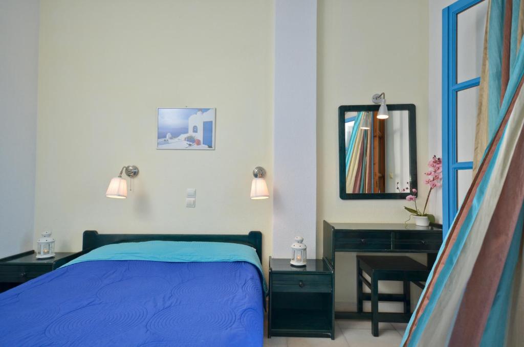 Postel nebo postele na pokoji v ubytování Dilino Hotel Studios
