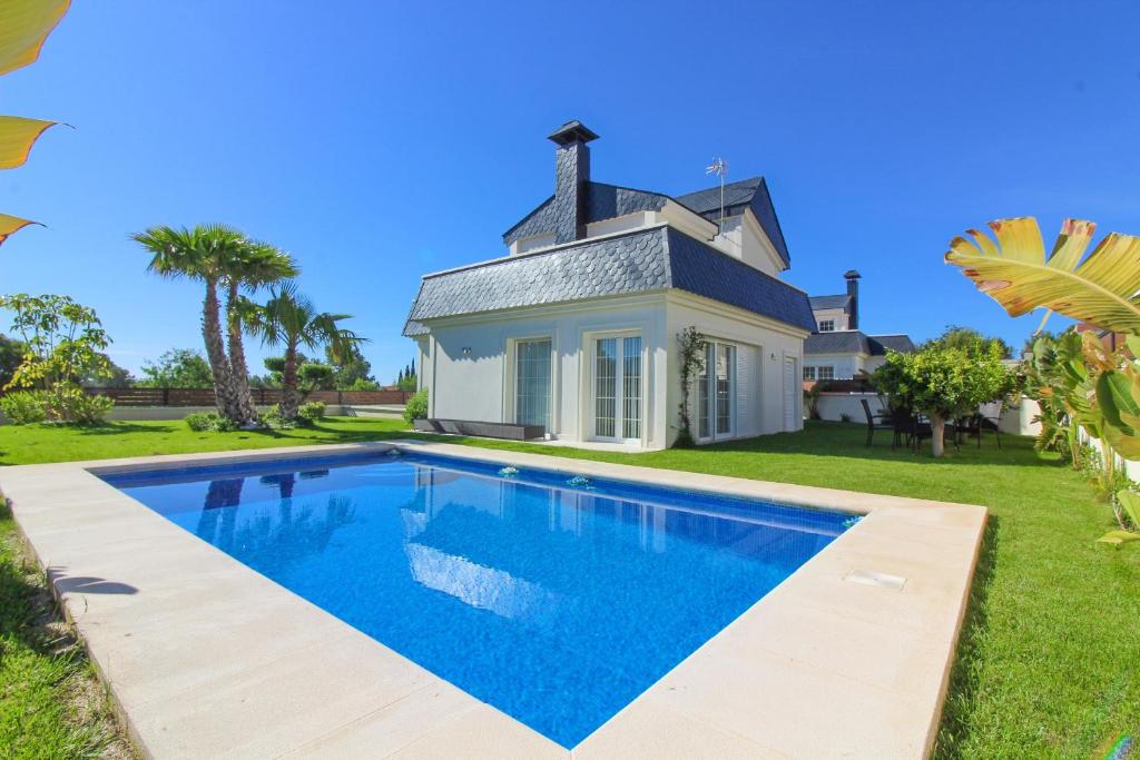 a swimming pool in front of a house at Villa con piscina privada - Polop in Polop