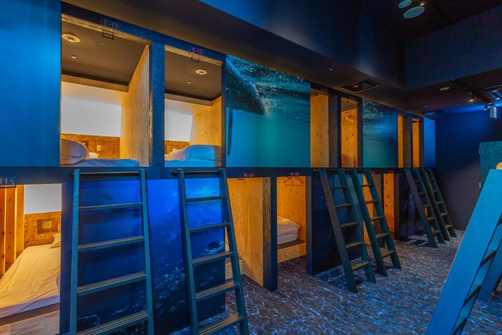 a row of bunk beds in a room at Hayama Umino Hotel in Hayama