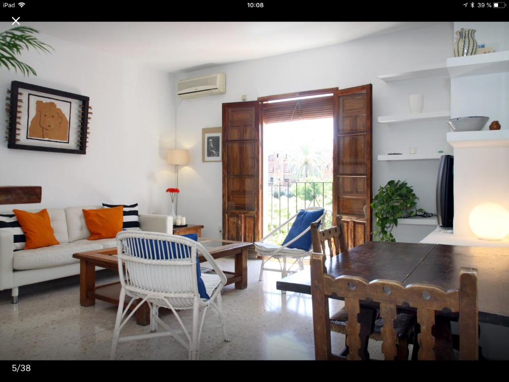 A seating area at Golondrina