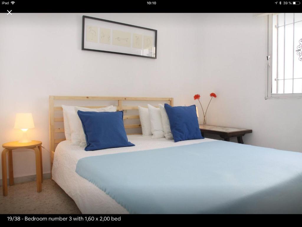 A bed or beds in a room at Golondrina