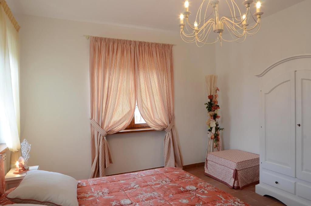A bed or beds in a room at Villa Il Fortino