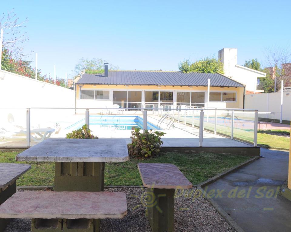 Bazén v ubytování Duplex del Sol nebo v jeho okolí