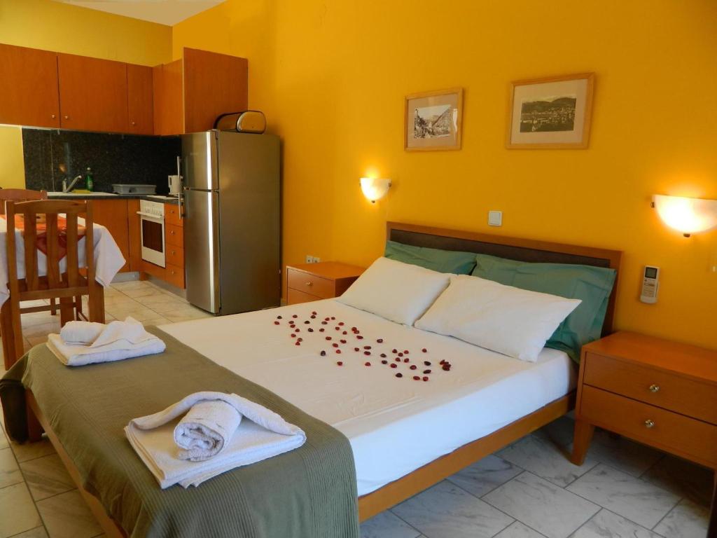 Postel nebo postele na pokoji v ubytování Forkis Apartments