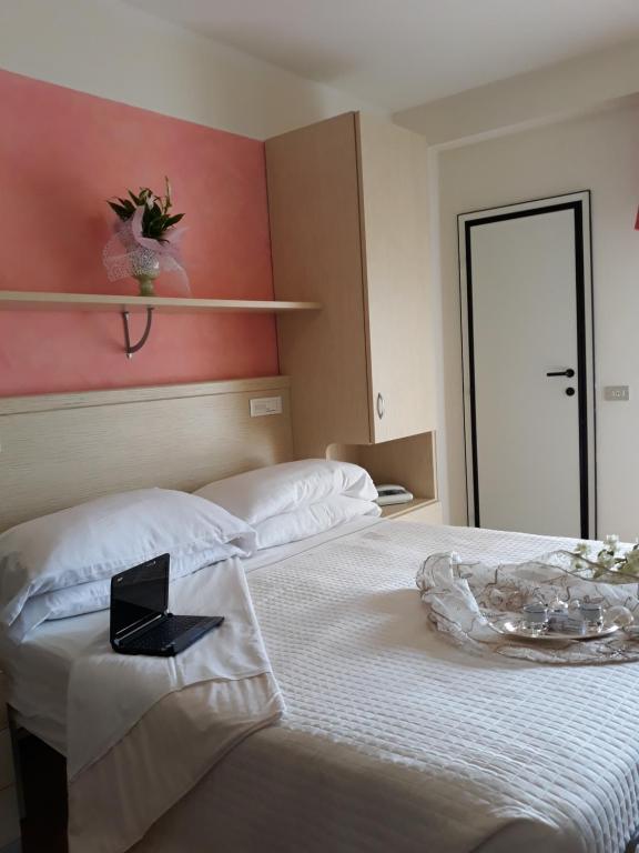 Postel nebo postele na pokoji v ubytování Hotel Maxim