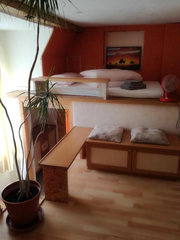 Postel nebo postele na pokoji v ubytování Schöne Wohnung im Helenental
