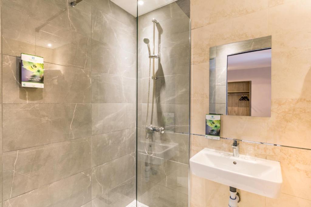 Sure Hotel by Best Western Paris Gare du Nord - Resim 40