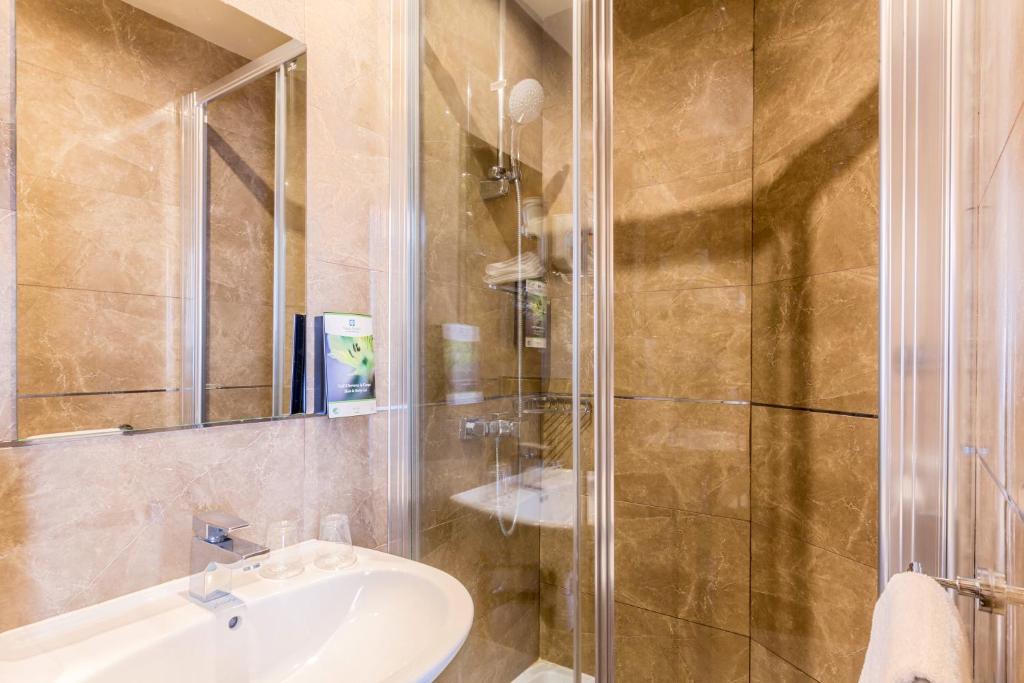 Sure Hotel by Best Western Paris Gare du Nord - Resim 41