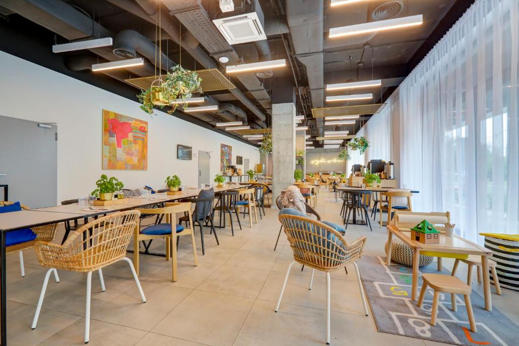 Reštaurácia alebo iné gastronomické zariadenie v ubytovaní Hotel Arche Geologiczna
