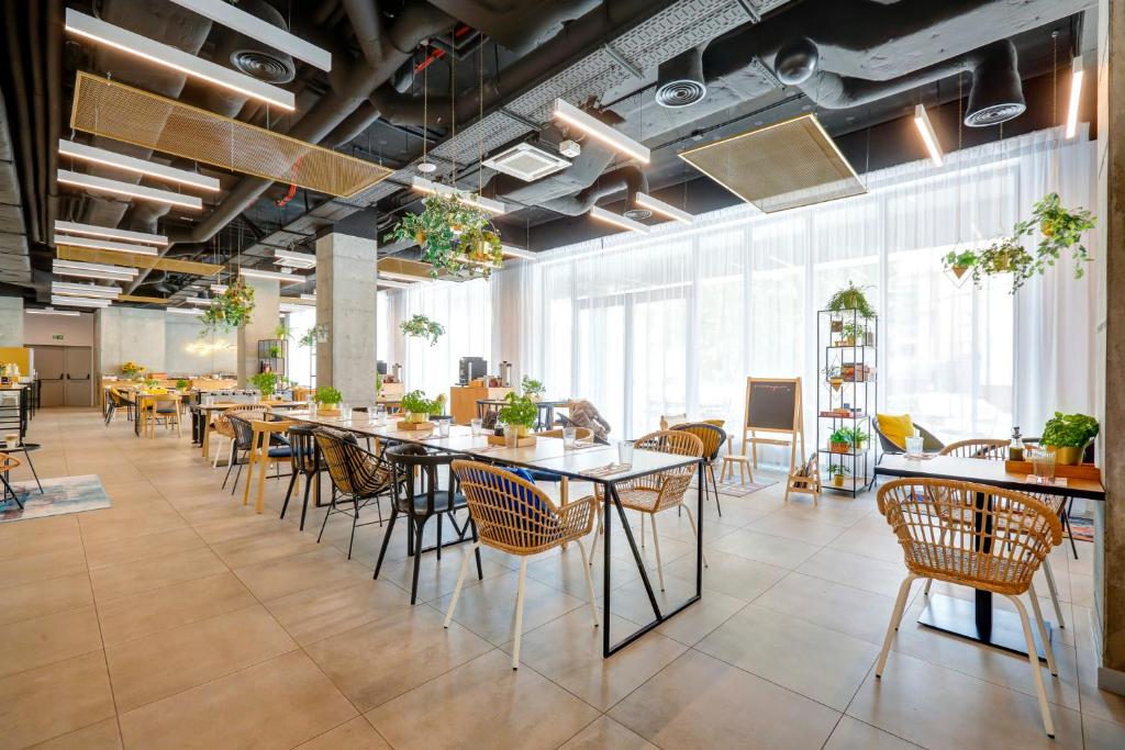 Reštaurácia alebo iné gastronomické zariadenie v ubytovaní Hotel Arche Geologiczna