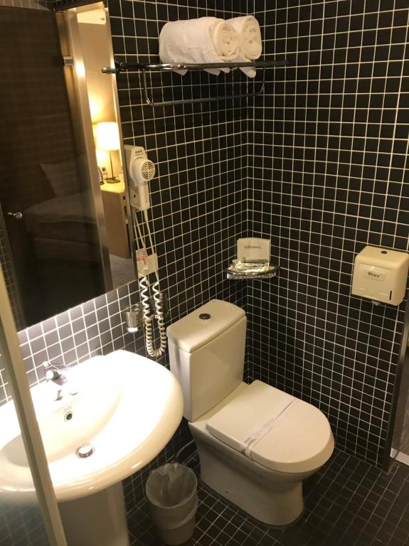 Koupelna v ubytování 麗馨商旅七賢館