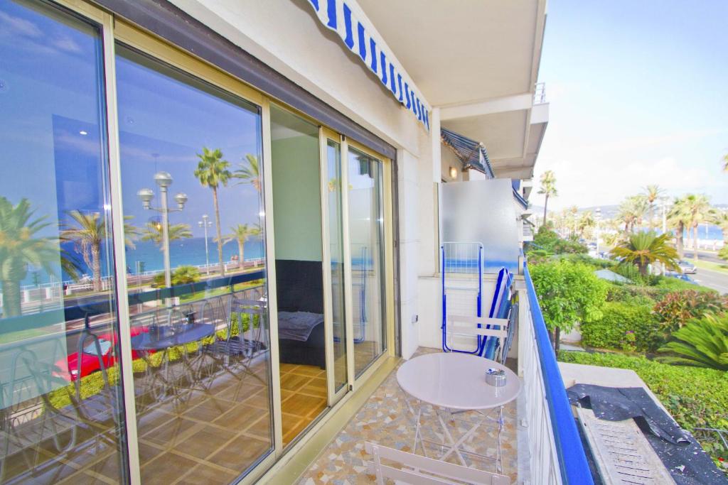 Балкон или терраса в PROMENADE HOLIDAY - SUFFREN BEACH