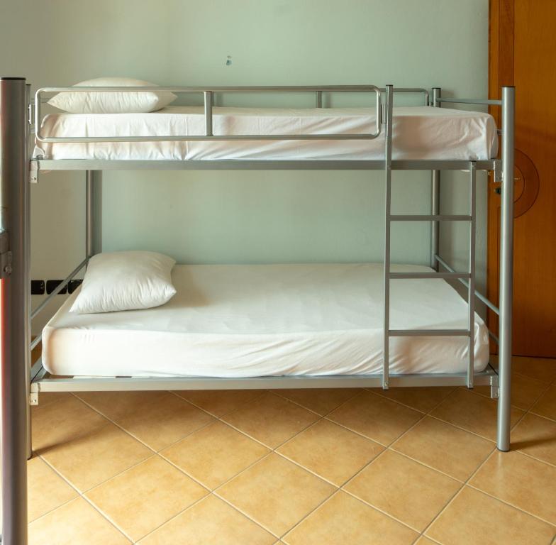 Postel nebo postele na pokoji v ubytování Luckyshine hostel