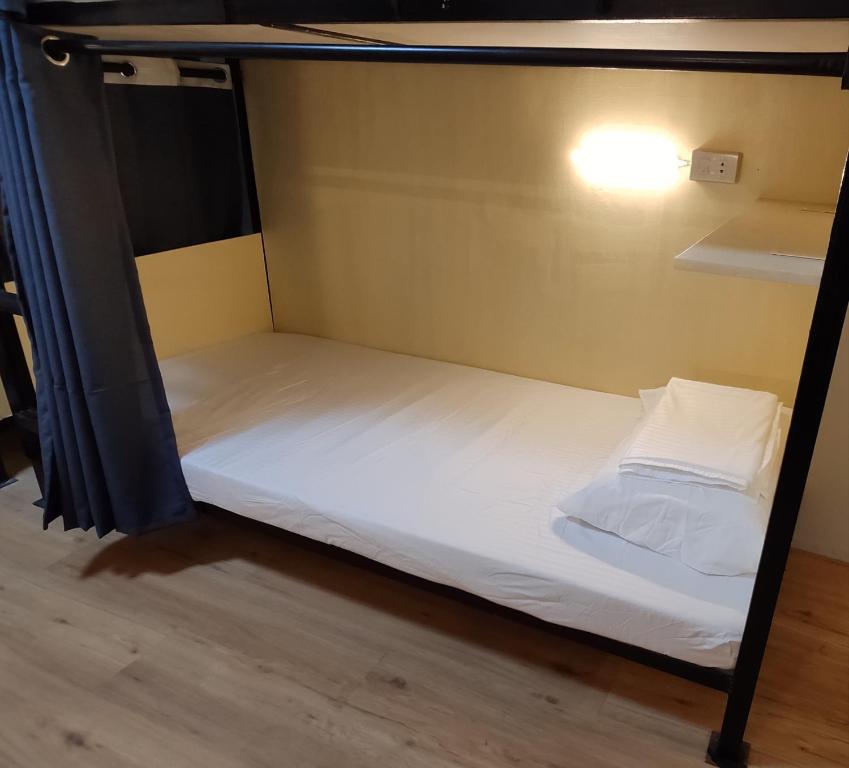 Cama o camas de una habitación en Nomad's Hub - Best Value Co-living Hostel