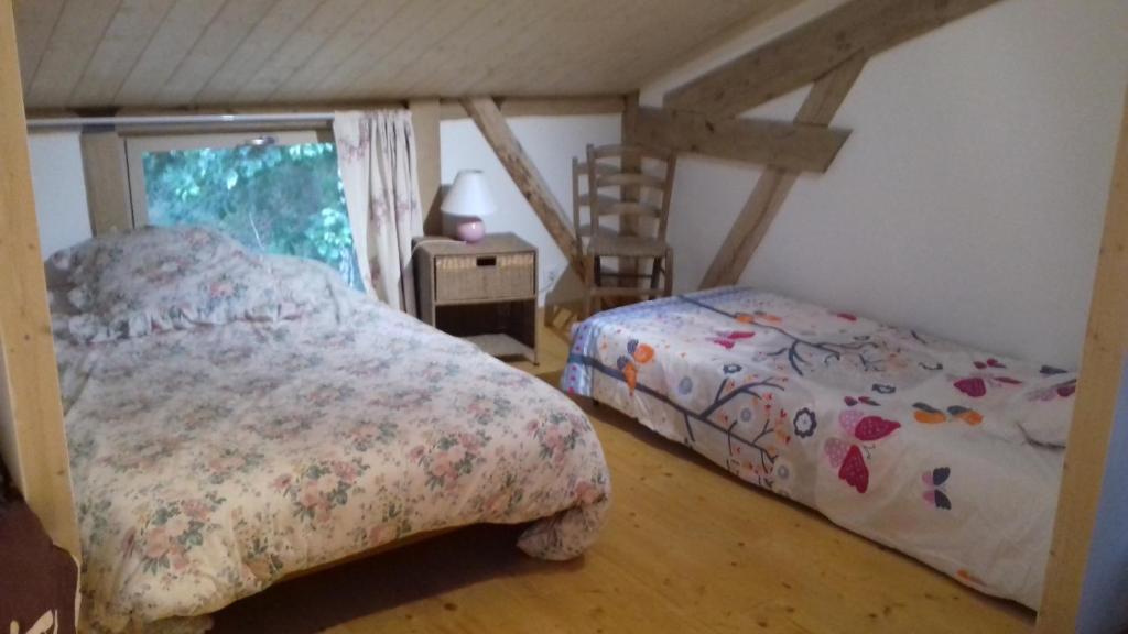 Postel nebo postele na pokoji v ubytování le relais des fees