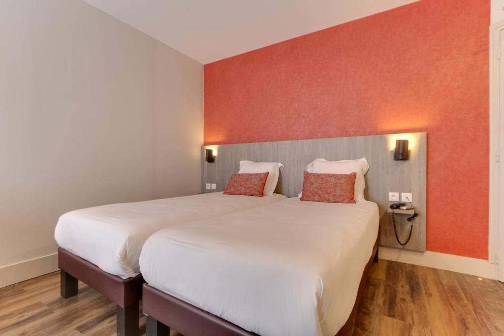 Uma cama ou camas num quarto em Sure Hotel by Best Western Paris Gare du Nord