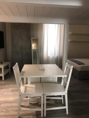 A television and/or entertainment centre at Giudea Home