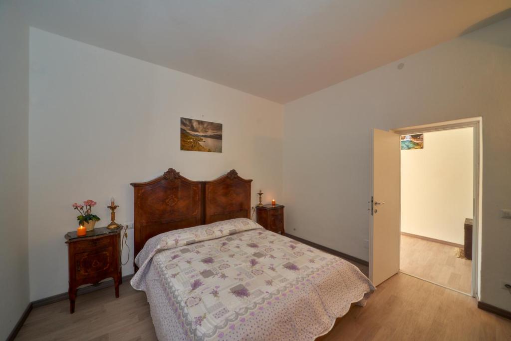 Een bed of bedden in een kamer bij Casa della nonna
