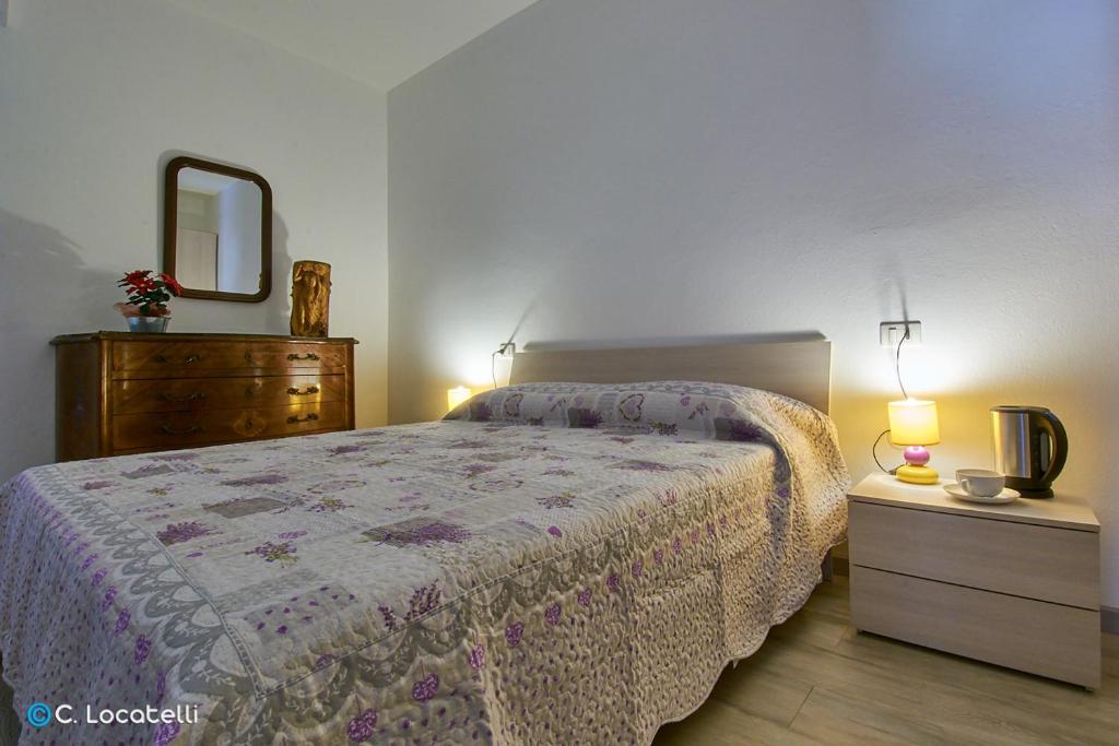 Een bed of bedden in een kamer bij Casa della nonna